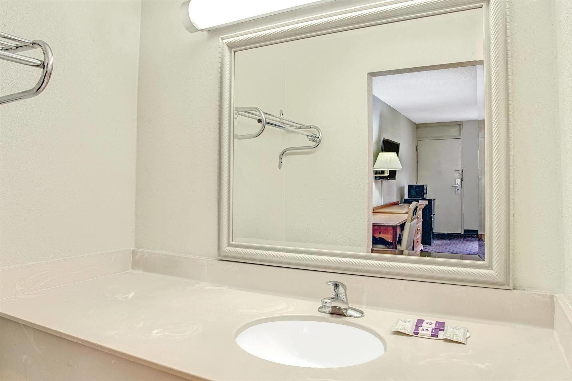 Knights Inn Memphis Airport Extérieur photo