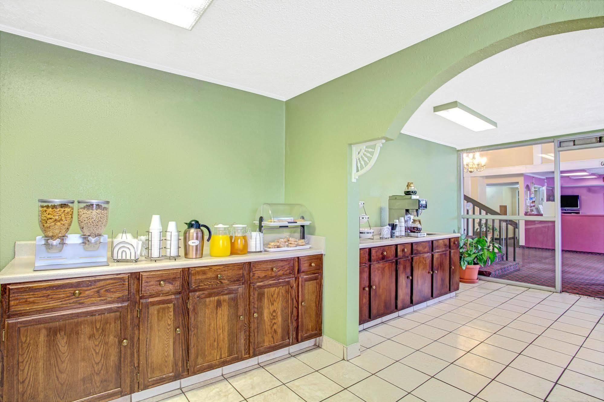 Knights Inn Memphis Airport Extérieur photo