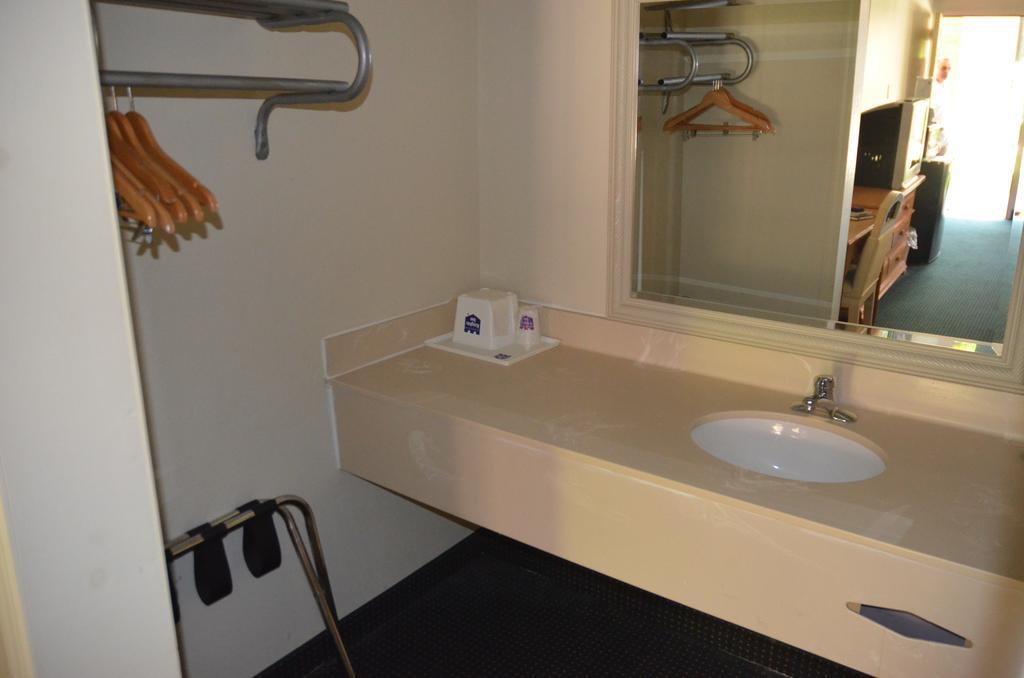 Knights Inn Memphis Airport Extérieur photo